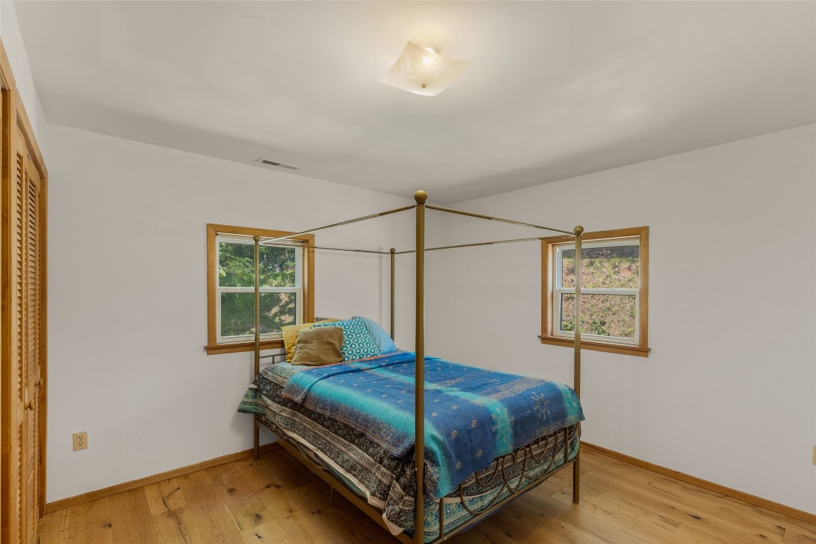 Franklin, North Carolina 28734, United States, 1 Bedroom Bedrooms, ,2 BathroomsBathrooms,Residential,Active,137892