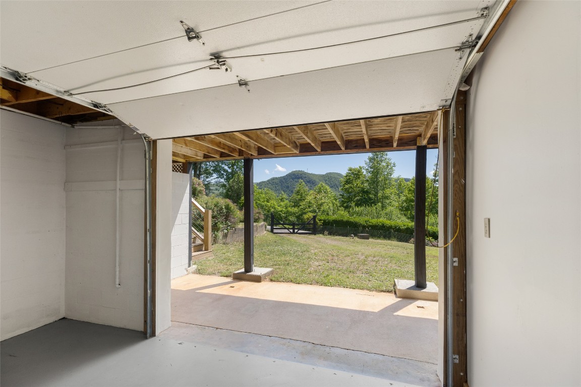 Franklin, North Carolina 28734, United States, 1 Bedroom Bedrooms, ,2 BathroomsBathrooms,Residential,Active,137892