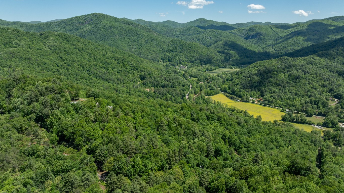 Franklin, North Carolina 28734, United States, 1 Bedroom Bedrooms, ,2 BathroomsBathrooms,Residential,Active,137892