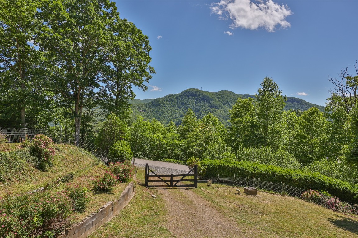 Franklin, North Carolina 28734, United States, 1 Bedroom Bedrooms, ,2 BathroomsBathrooms,Residential,Active,137892