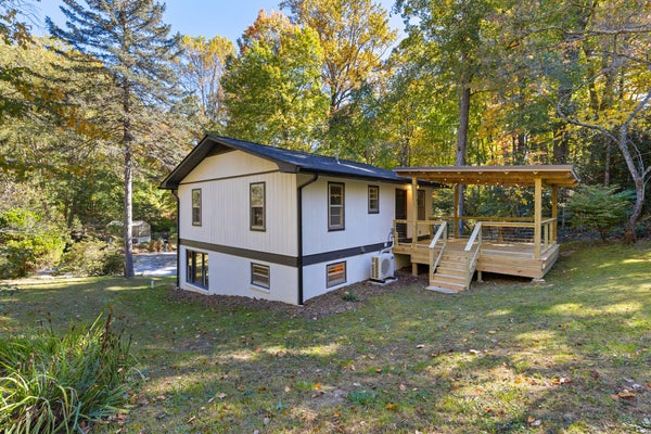 415 SHELTON RD, LAKE TOXAWAY, NC 28747 - Image e76b2df75c5c57d4189fabaa2e70fcd6/2230920005