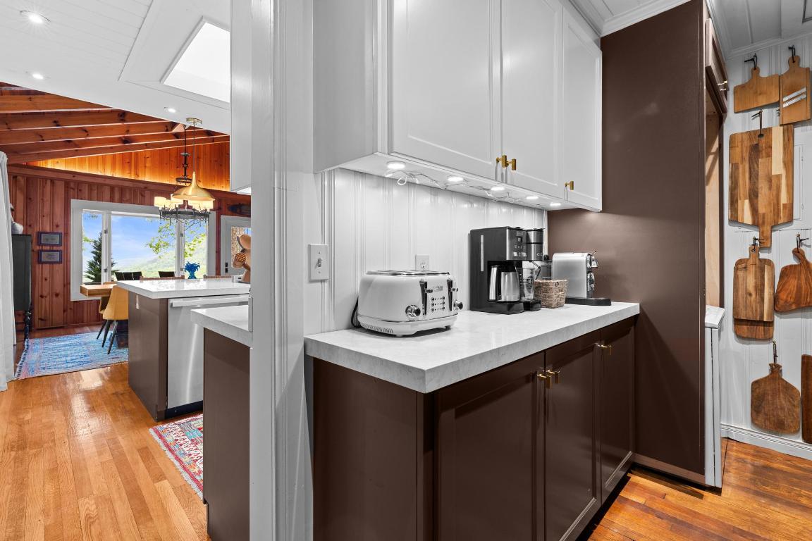 Highlands, North Carolina 28741, United States, 3 Bedrooms Bedrooms, ,2 BathroomsBathrooms,Residential,Active,139895