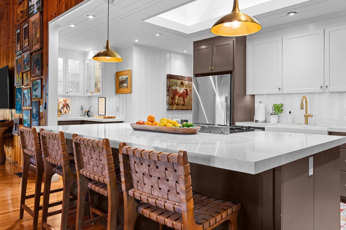 Highlands, North Carolina 28741, United States, 3 Bedrooms Bedrooms, ,2 BathroomsBathrooms,Residential,Active,139895