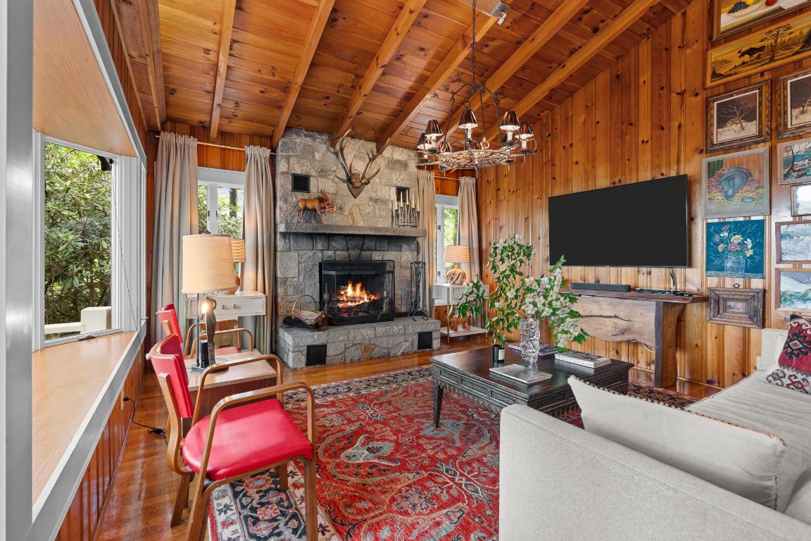 Highlands, North Carolina 28741, United States, 3 Bedrooms Bedrooms, ,2 BathroomsBathrooms,Residential,Active,139895