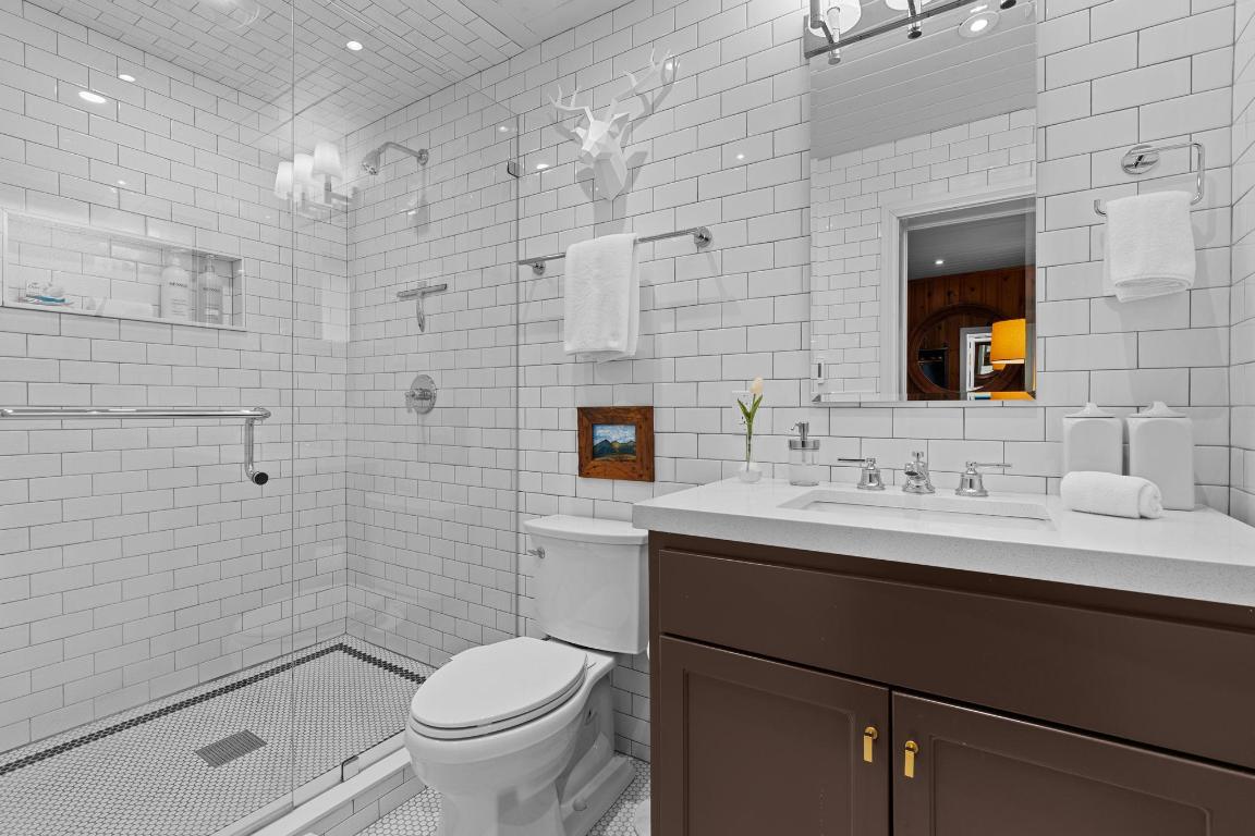 Highlands, North Carolina 28741, United States, 3 Bedrooms Bedrooms, ,2 BathroomsBathrooms,Residential,Active,139895