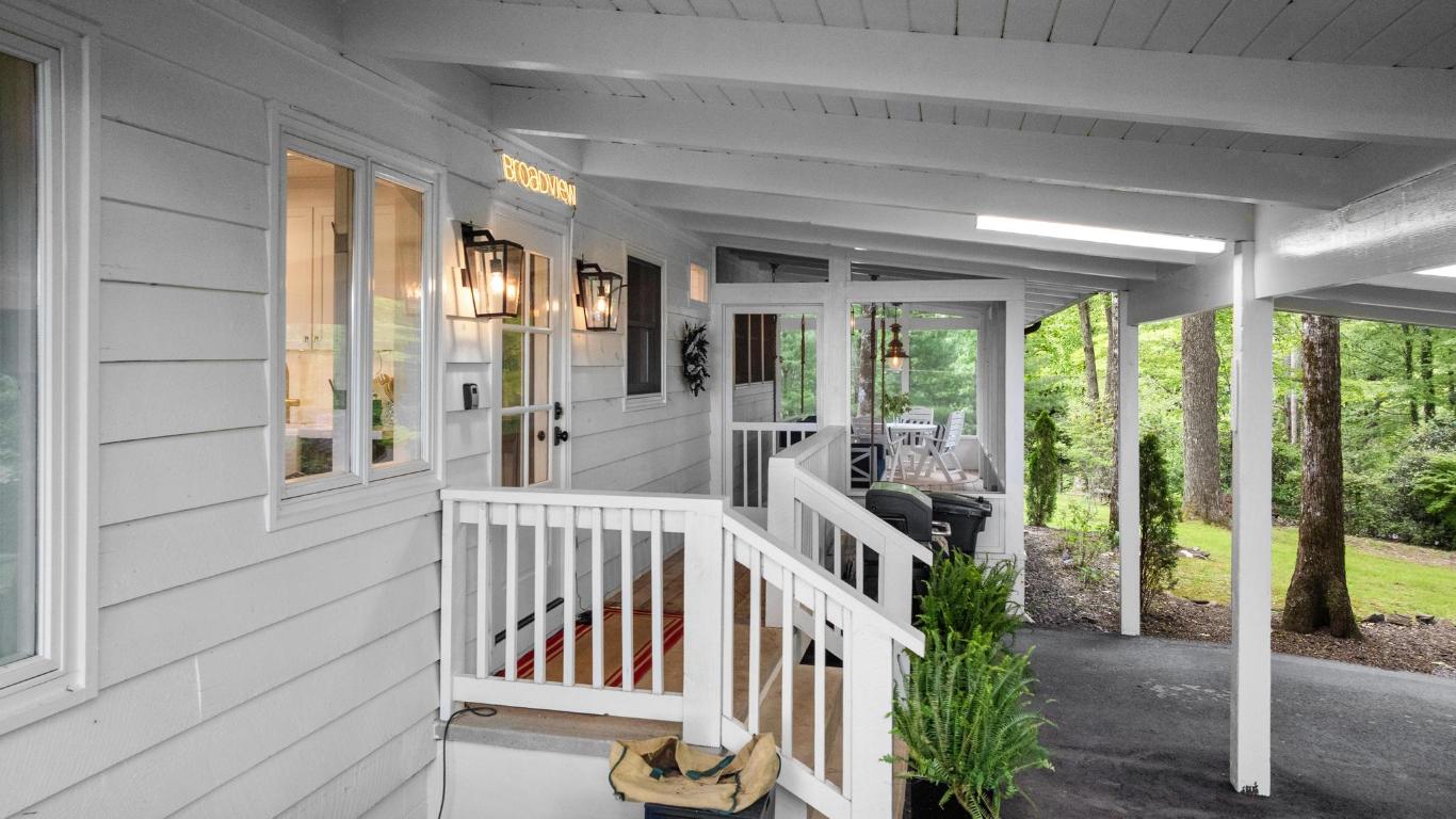 Highlands, North Carolina 28741, United States, 3 Bedrooms Bedrooms, ,2 BathroomsBathrooms,Residential,Active,139895