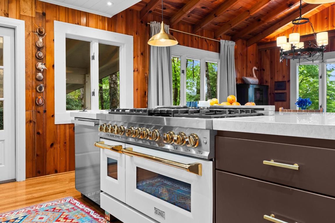 Highlands, North Carolina 28741, United States, 3 Bedrooms Bedrooms, ,2 BathroomsBathrooms,Residential,Active,139895