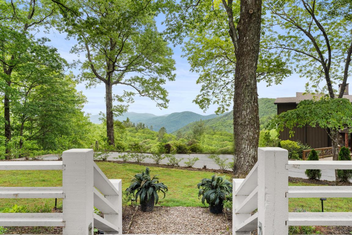 Highlands, North Carolina 28741, United States, 3 Bedrooms Bedrooms, ,2 BathroomsBathrooms,Residential,Active,139895