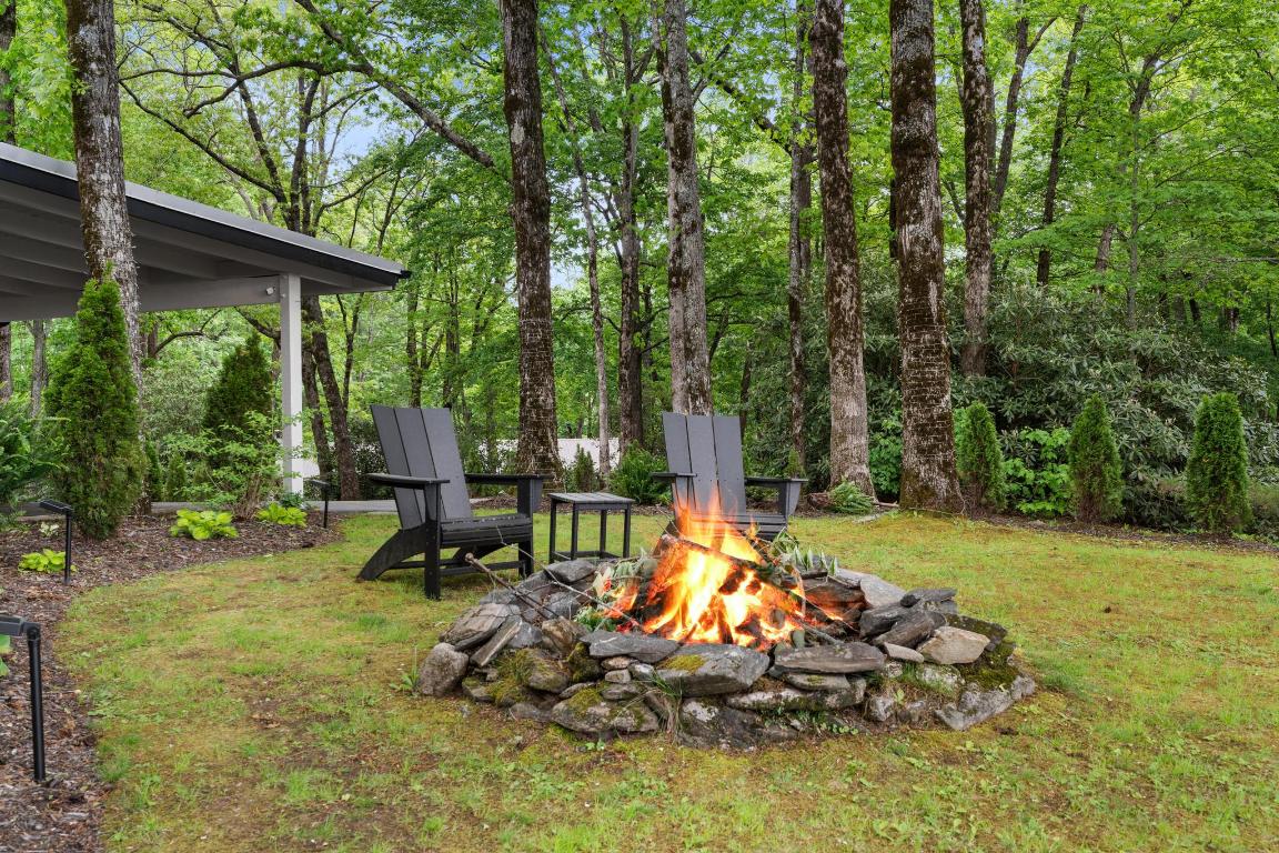 Highlands, North Carolina 28741, United States, 3 Bedrooms Bedrooms, ,2 BathroomsBathrooms,Residential,Active,139895