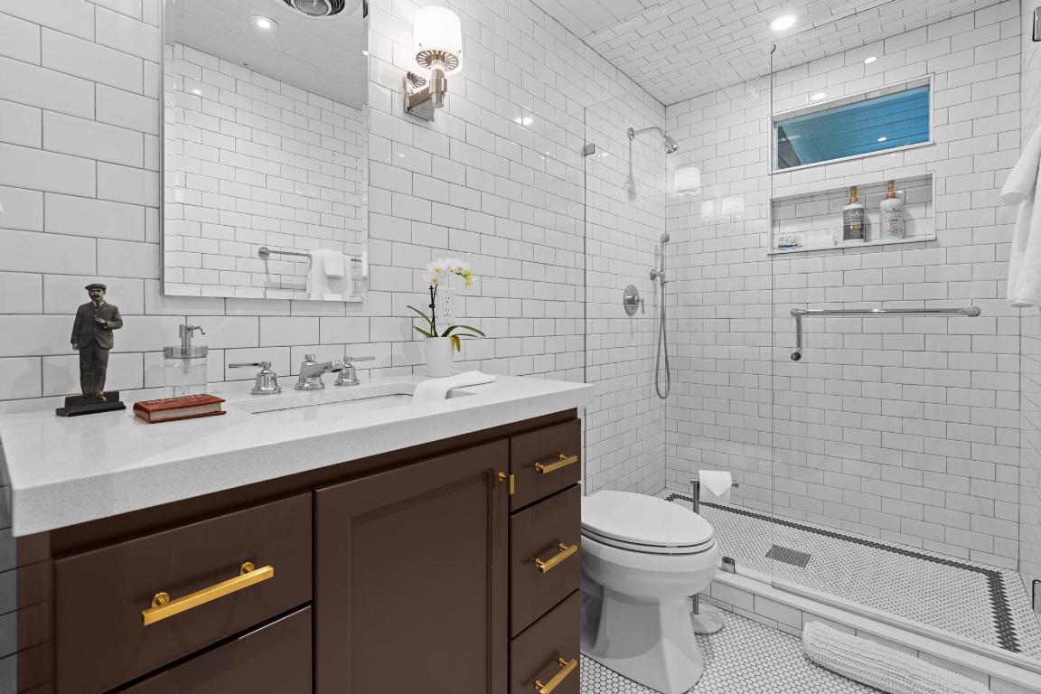 Highlands, North Carolina 28741, United States, 3 Bedrooms Bedrooms, ,2 BathroomsBathrooms,Residential,Active,139895