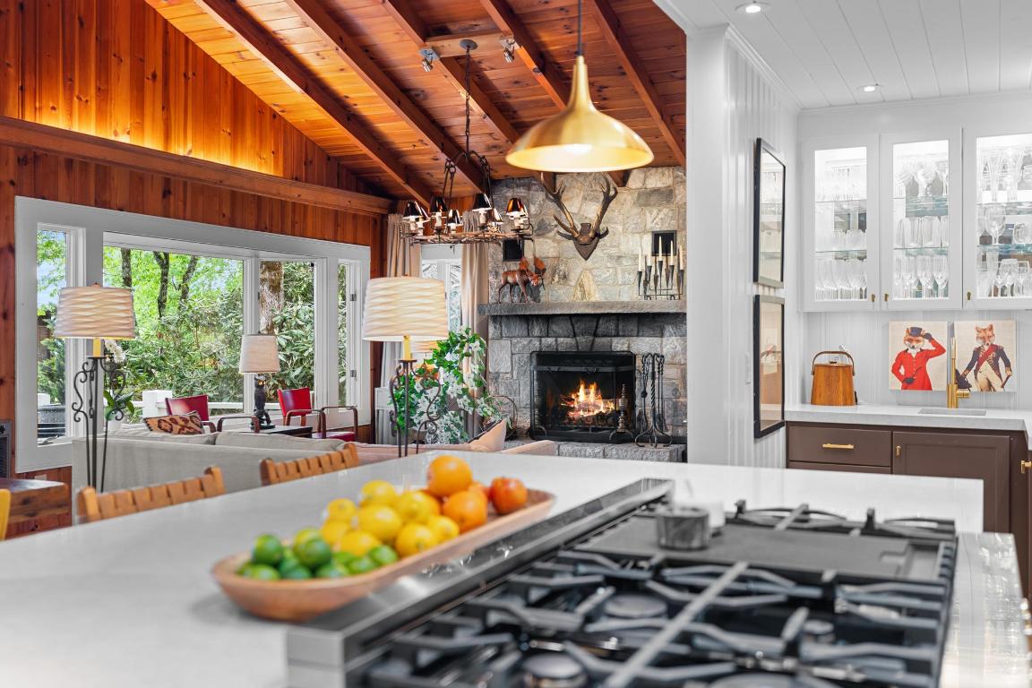 Highlands, North Carolina 28741, United States, 3 Bedrooms Bedrooms, ,2 BathroomsBathrooms,Residential,Active,139895