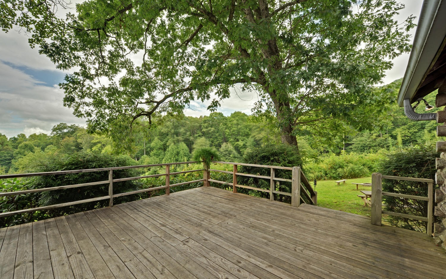 1575 Lloyd Cove Road