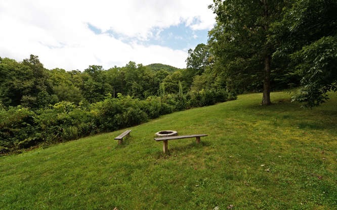 1575 Lloyd Cove Road