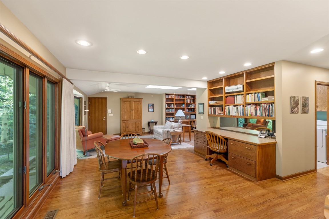 Highlands, North Carolina 28741, United States, 4 Bedrooms Bedrooms, ,3 BathroomsBathrooms,Residential,Active,188471