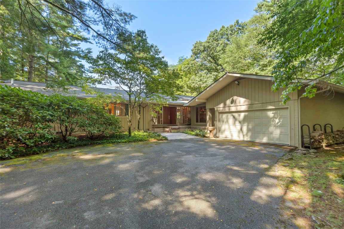 Highlands, North Carolina 28741, United States, 4 Bedrooms Bedrooms, ,3 BathroomsBathrooms,Residential,Active,188471