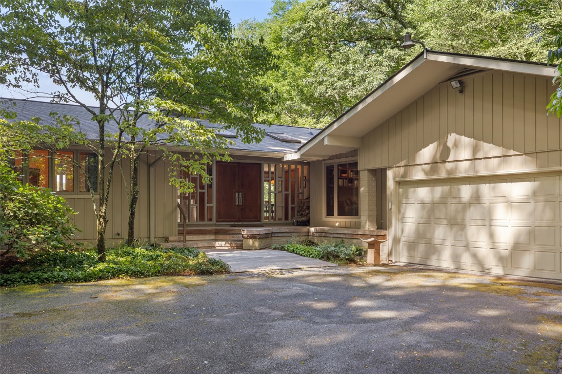 Highlands, North Carolina 28741, United States, 4 Bedrooms Bedrooms, ,3 BathroomsBathrooms,Residential,Active,188471