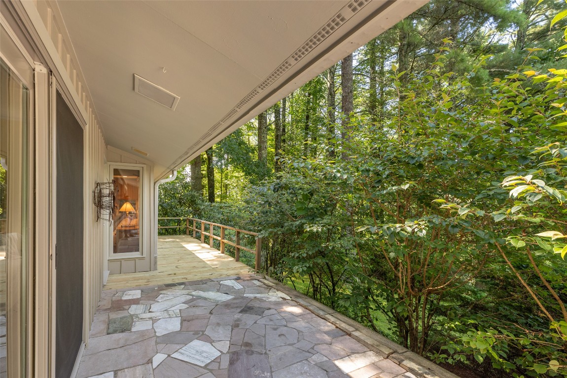 Highlands, North Carolina 28741, United States, 4 Bedrooms Bedrooms, ,3 BathroomsBathrooms,Residential,Active,188471