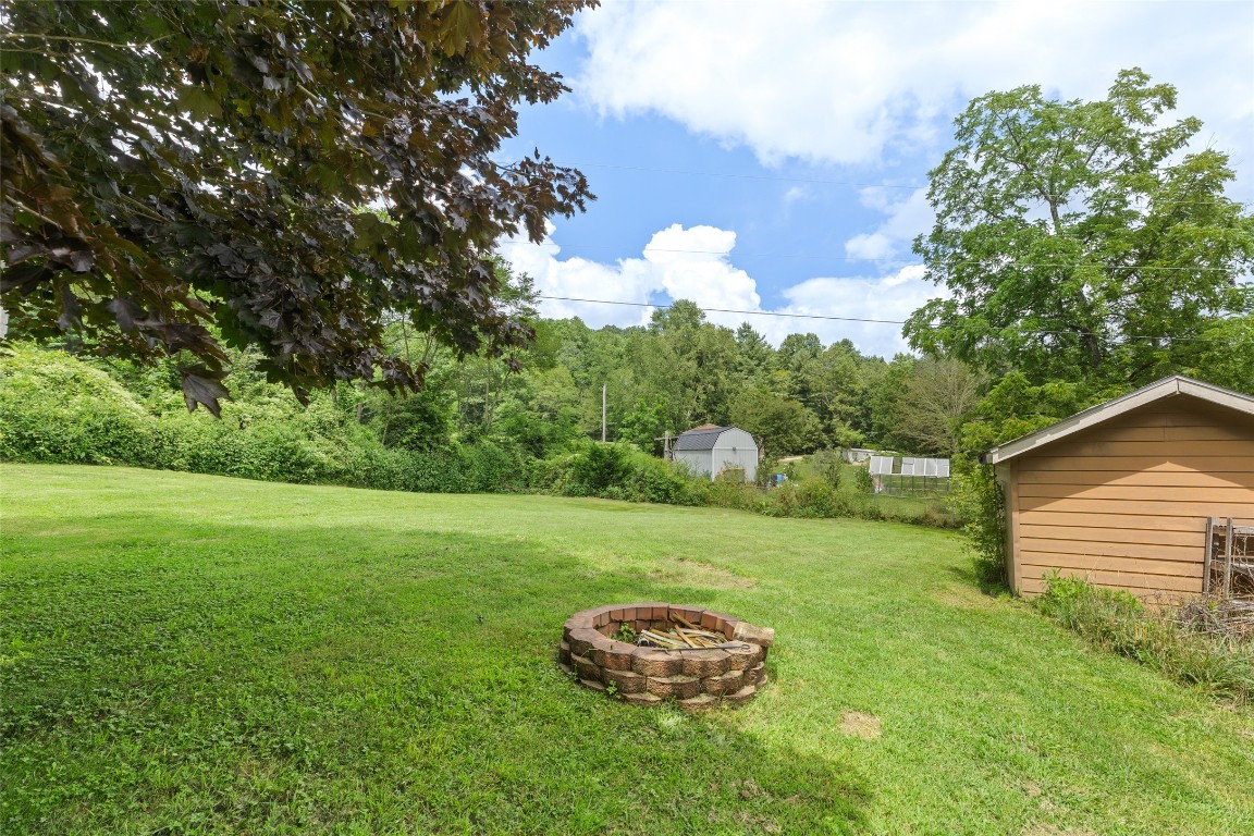 Cullowhee, North Carolina 28723, United States, 3 Bedrooms Bedrooms, ,2 BathroomsBathrooms,Residential,Active,189516