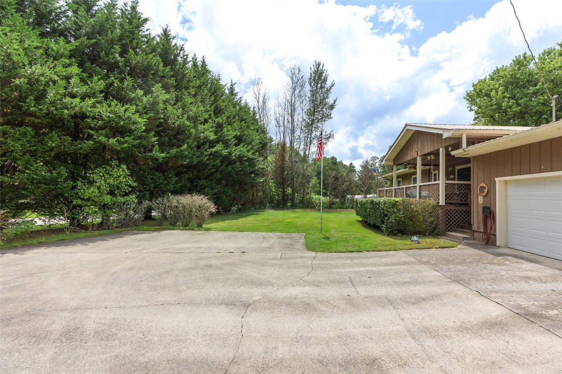Cullowhee, North Carolina 28723, United States, 3 Bedrooms Bedrooms, ,2 BathroomsBathrooms,Residential,Active,189516