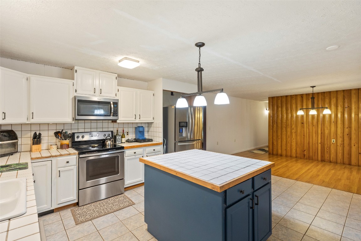 Cullowhee, North Carolina 28723, United States, 3 Bedrooms Bedrooms, ,2 BathroomsBathrooms,Residential,Active,189516