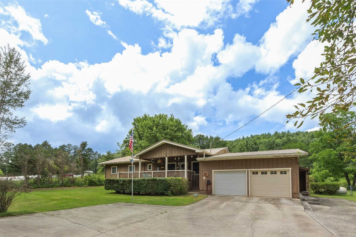 Cullowhee, North Carolina 28723, United States, 3 Bedrooms Bedrooms, ,2 BathroomsBathrooms,Residential,Active,189516