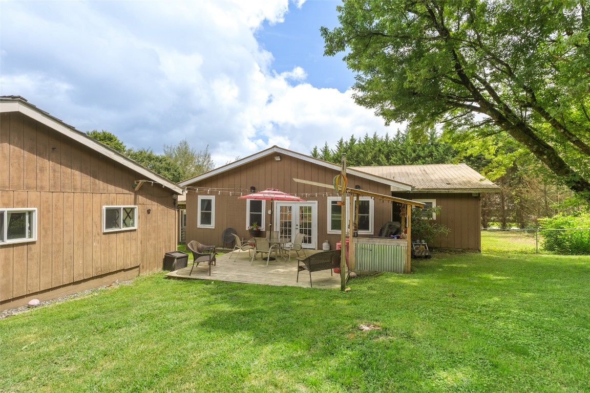 Cullowhee, North Carolina 28723, United States, 3 Bedrooms Bedrooms, ,2 BathroomsBathrooms,Residential,Active,189516