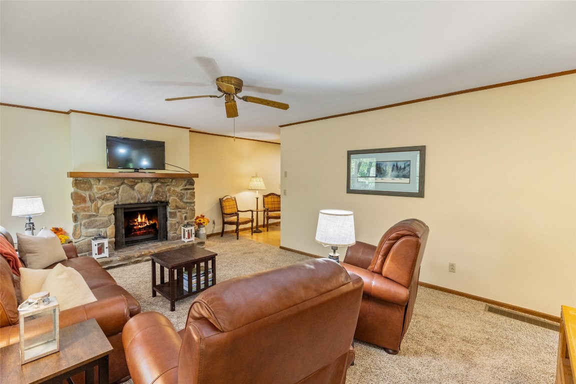 Highlands, North Carolina 28741, United States, 3 Bedrooms Bedrooms, ,3 BathroomsBathrooms,Residential,Active,151586