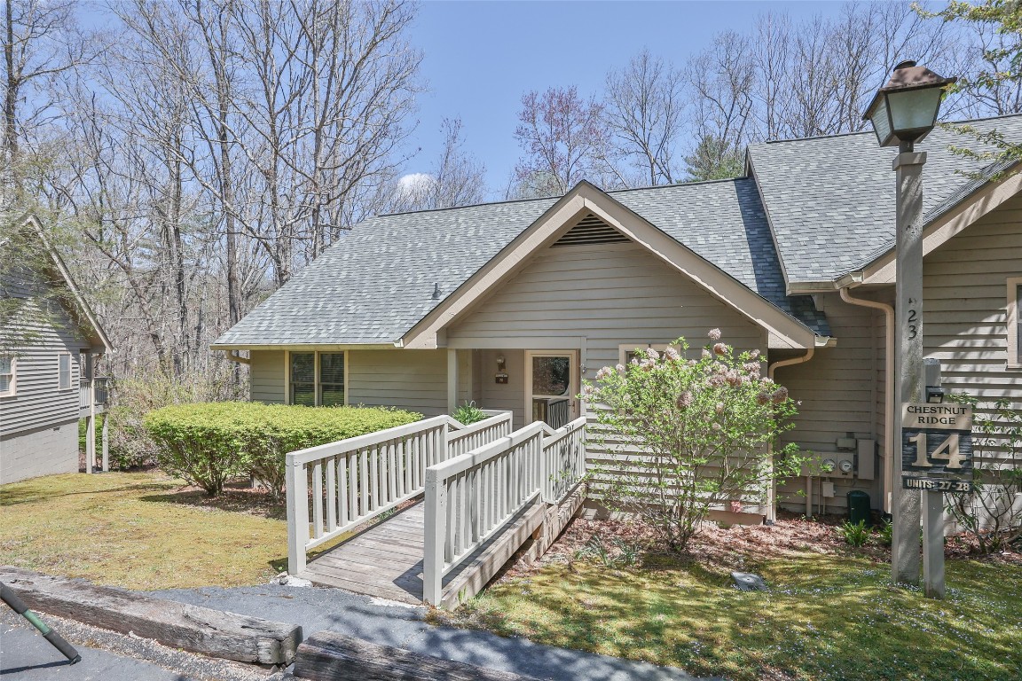 Sapphire, North Carolina 28774, United States, 2 Bedrooms Bedrooms, ,2 BathroomsBathrooms,Residential,Pending,111475