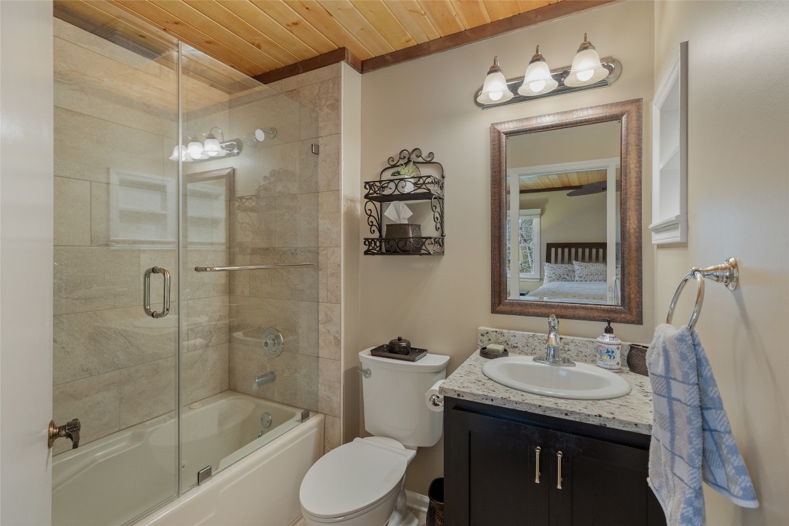 Sapphire, North Carolina 28774, United States, 2 Bedrooms Bedrooms, ,2 BathroomsBathrooms,Residential,Pending,111475