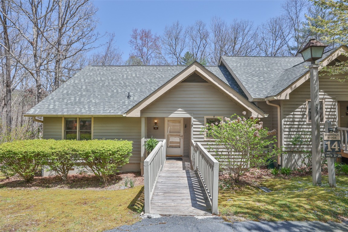 Sapphire, North Carolina 28774, United States, 2 Bedrooms Bedrooms, ,2 BathroomsBathrooms,Residential,Pending,111475