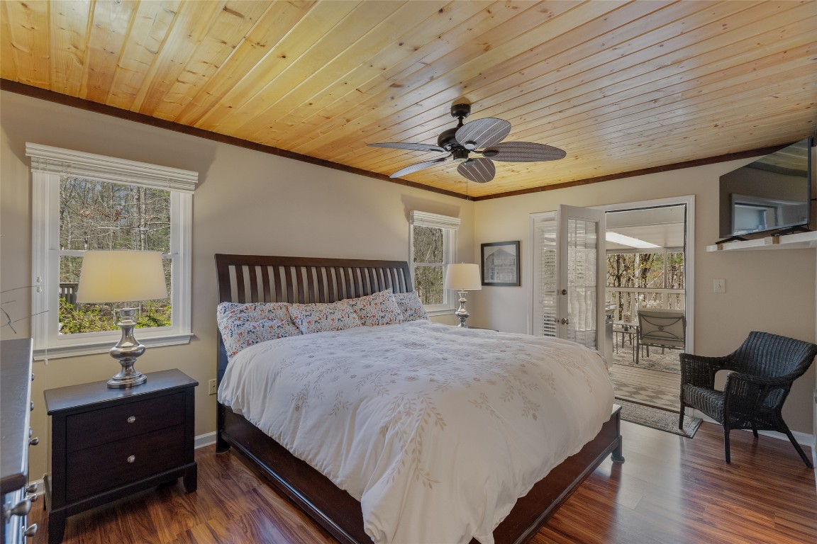 Sapphire, North Carolina 28774, United States, 2 Bedrooms Bedrooms, ,2 BathroomsBathrooms,Residential,Pending,111475