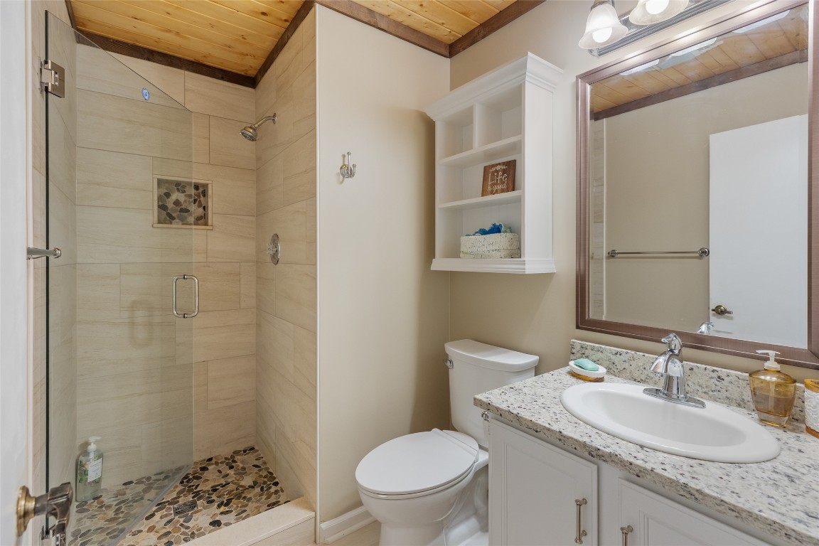 Sapphire, North Carolina 28774, United States, 2 Bedrooms Bedrooms, ,2 BathroomsBathrooms,Residential,Pending,111475