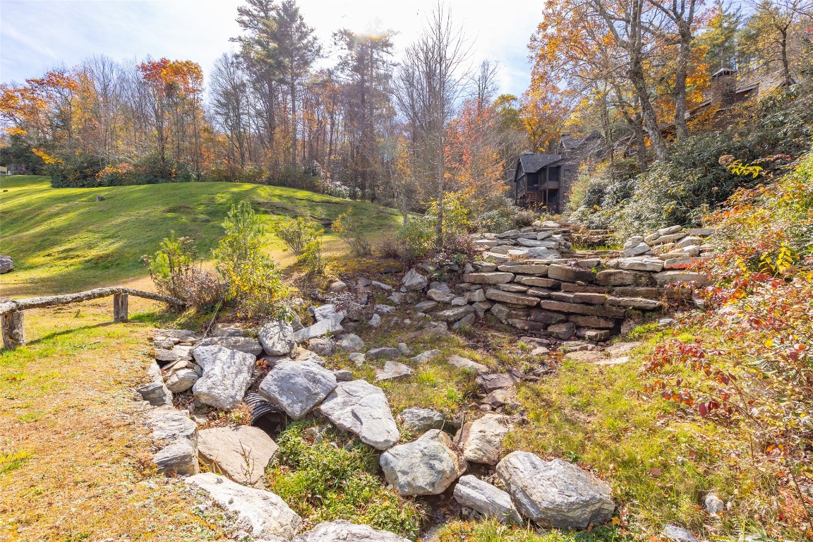 Highlands, North Carolina 28741, United States, 6 Bedrooms Bedrooms, ,7 BathroomsBathrooms,Residential,Active,241023