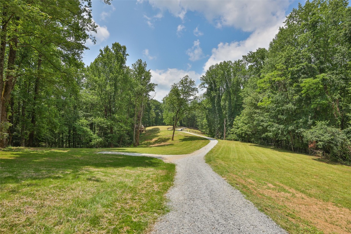 Highlands, North Carolina 28741, United States, 4 Bedrooms Bedrooms, ,3 BathroomsBathrooms,Residential,Active,146555