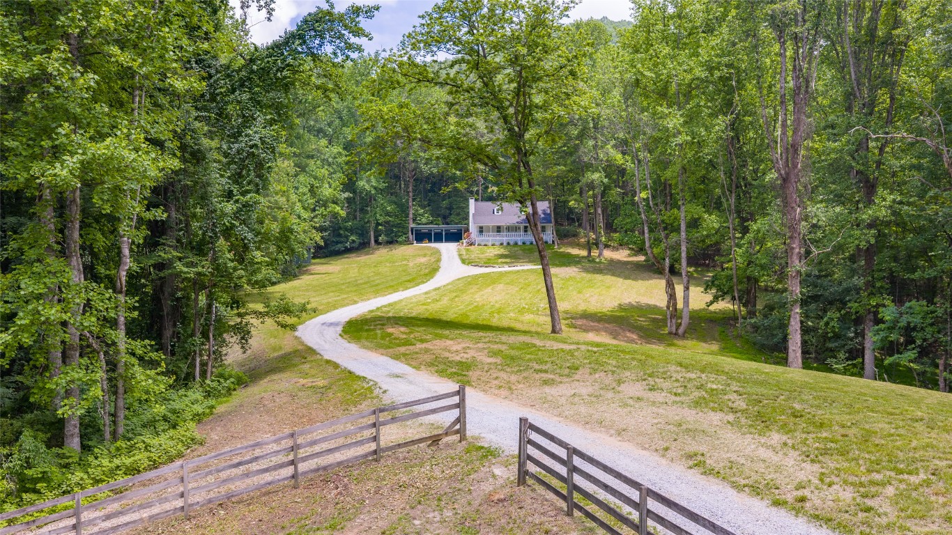 Highlands, North Carolina 28741, United States, 4 Bedrooms Bedrooms, ,3 BathroomsBathrooms,Residential,Active,146555