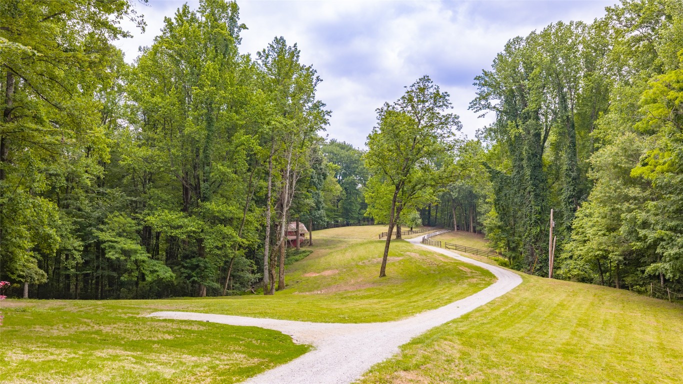 Highlands, North Carolina 28741, United States, 4 Bedrooms Bedrooms, ,3 BathroomsBathrooms,Residential,Active,146555