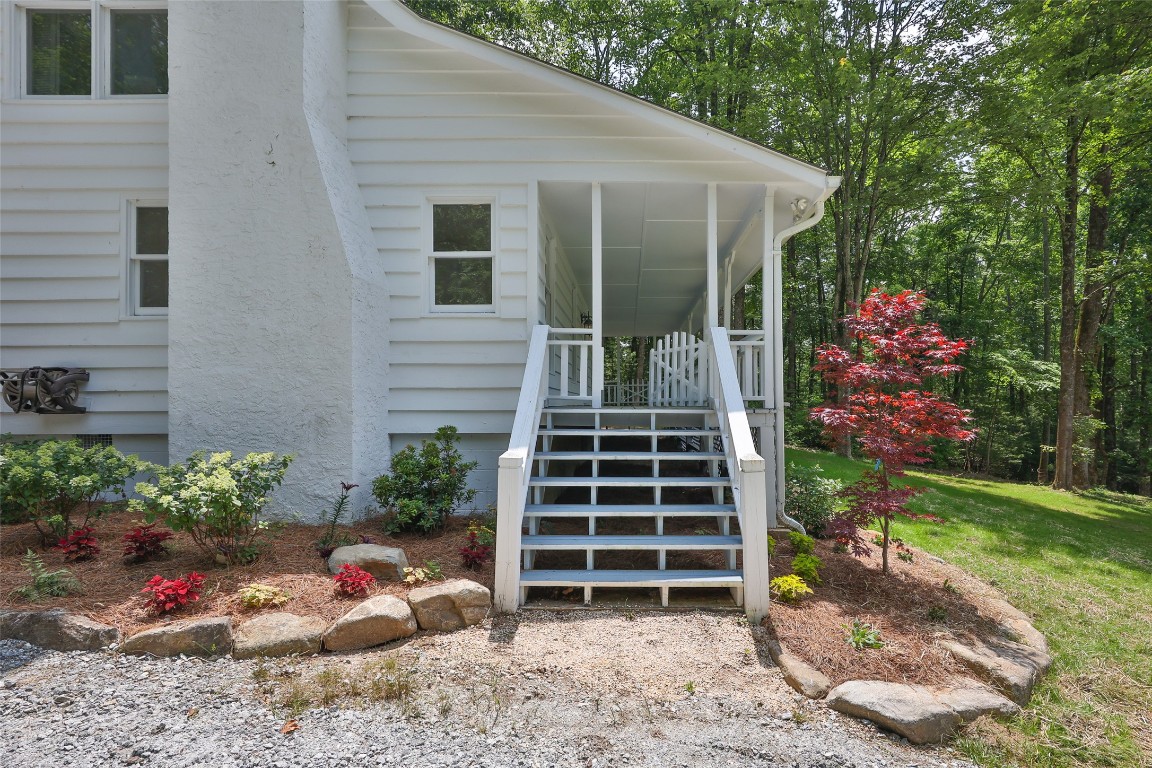 Highlands, North Carolina 28741, United States, 4 Bedrooms Bedrooms, ,3 BathroomsBathrooms,Residential,Active,146555