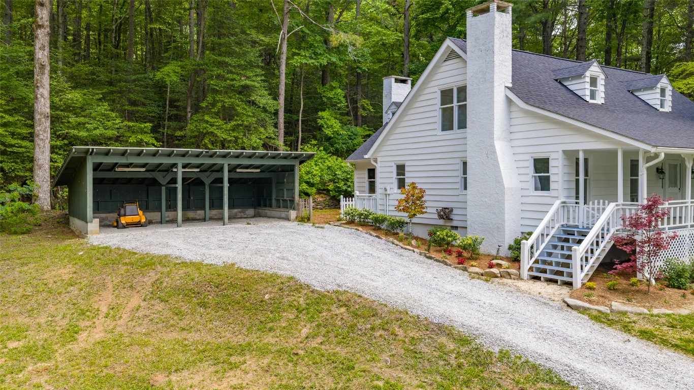 Highlands, North Carolina 28741, United States, 4 Bedrooms Bedrooms, ,3 BathroomsBathrooms,Residential,Active,146555