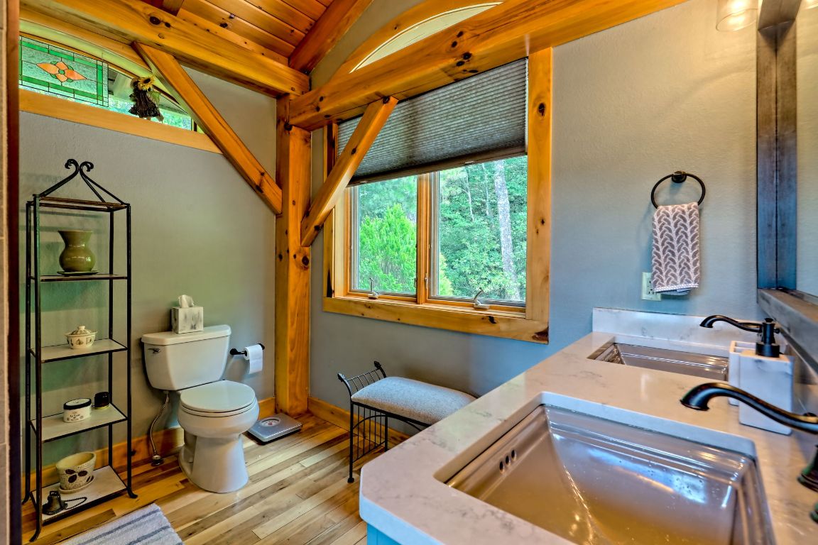 Scaly Mountain, North Carolina 28775, United States, 4 Bedrooms Bedrooms, ,4 BathroomsBathrooms,Residential,Active,172316