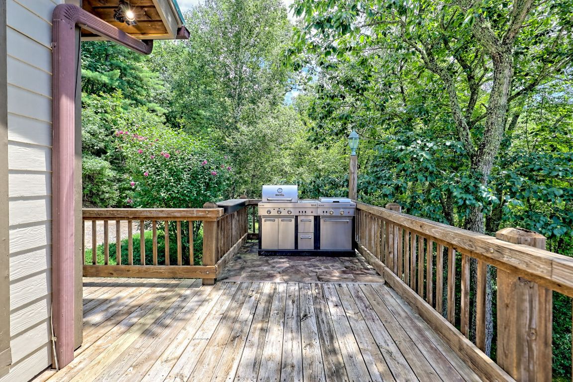 Scaly Mountain, North Carolina 28775, United States, 4 Bedrooms Bedrooms, ,4 BathroomsBathrooms,Residential,Active,172316