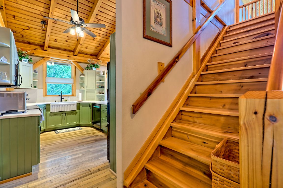 Scaly Mountain, North Carolina 28775, United States, 4 Bedrooms Bedrooms, ,4 BathroomsBathrooms,Residential,Active,172316