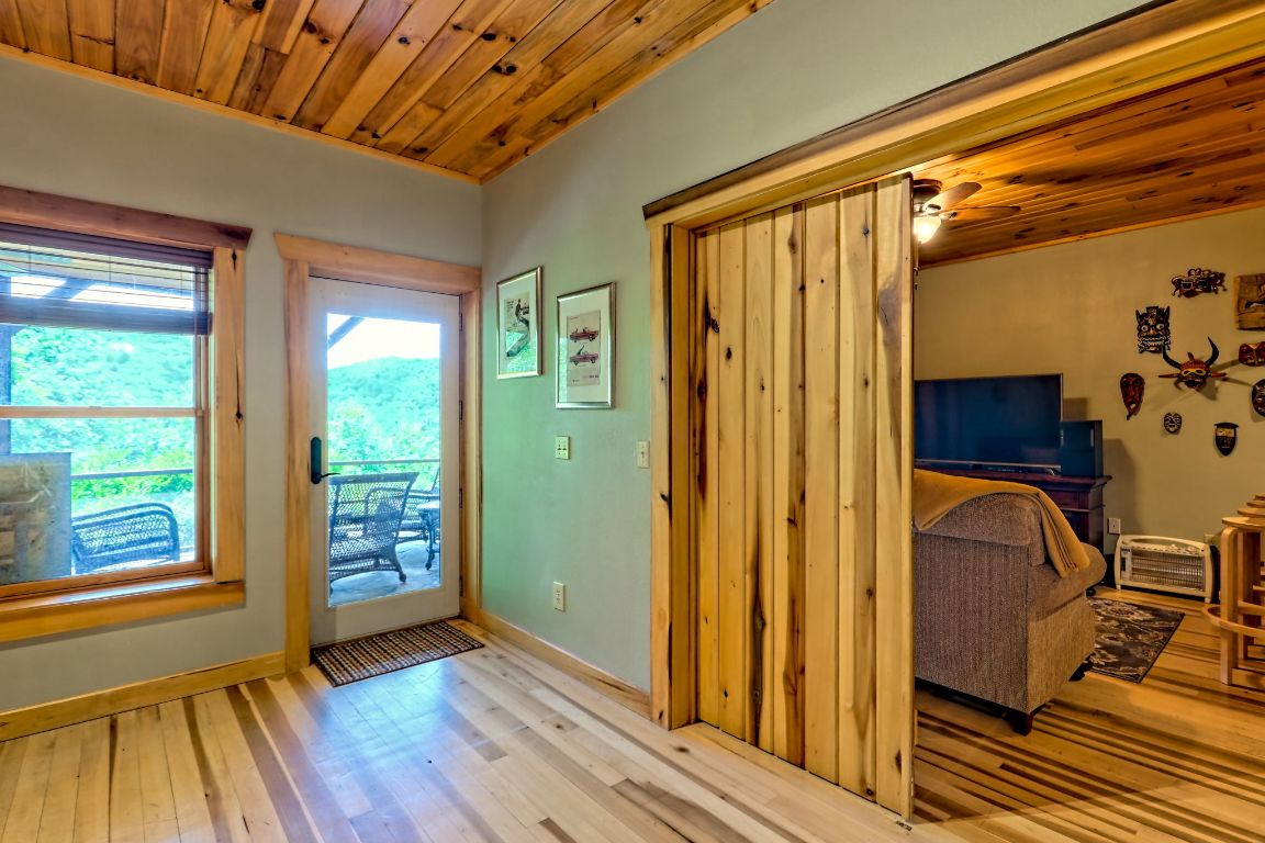 Scaly Mountain, North Carolina 28775, United States, 4 Bedrooms Bedrooms, ,4 BathroomsBathrooms,Residential,Active,172316