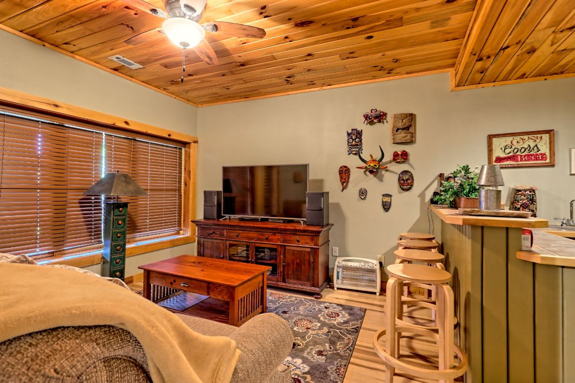 Scaly Mountain, North Carolina 28775, United States, 4 Bedrooms Bedrooms, ,4 BathroomsBathrooms,Residential,Active,172316