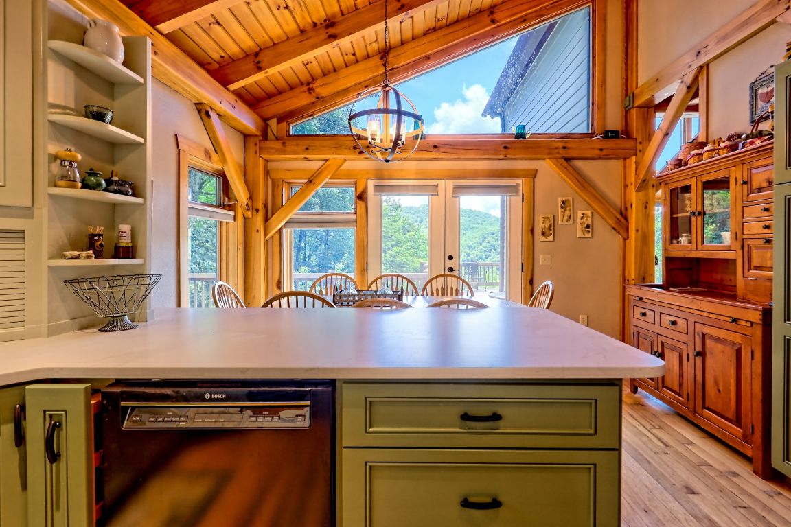 Scaly Mountain, North Carolina 28775, United States, 4 Bedrooms Bedrooms, ,4 BathroomsBathrooms,Residential,Active,172316