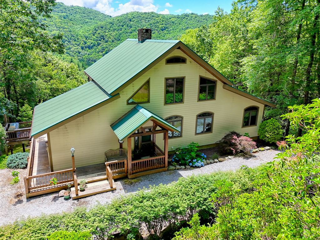 Scaly Mountain, North Carolina 28775, United States, 4 Bedrooms Bedrooms, ,4 BathroomsBathrooms,Residential,Active,172316