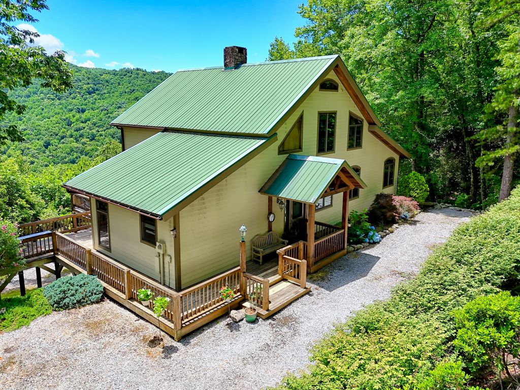 Scaly Mountain, North Carolina 28775, United States, 4 Bedrooms Bedrooms, ,4 BathroomsBathrooms,Residential,Active,172316