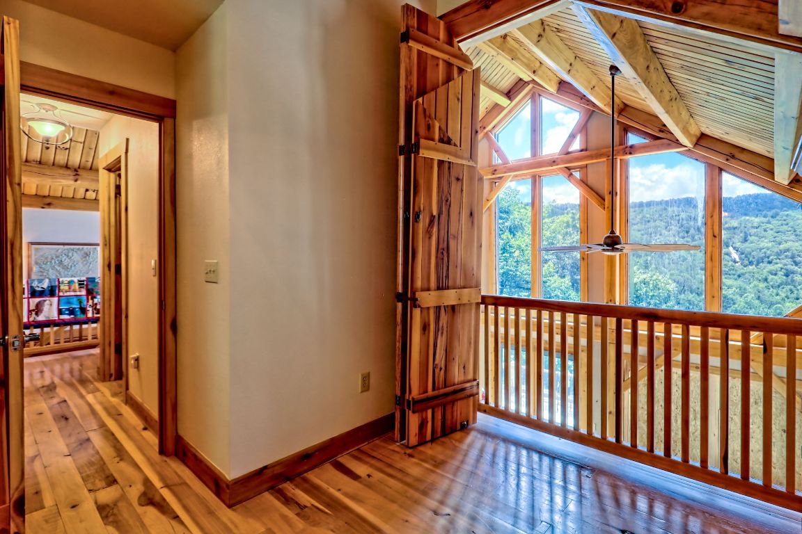 Scaly Mountain, North Carolina 28775, United States, 4 Bedrooms Bedrooms, ,4 BathroomsBathrooms,Residential,Active,172316