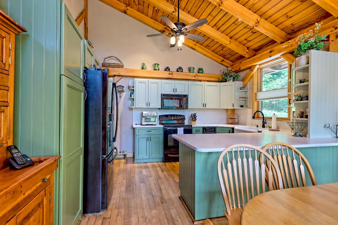 Scaly Mountain, North Carolina 28775, United States, 4 Bedrooms Bedrooms, ,4 BathroomsBathrooms,Residential,Active,172316