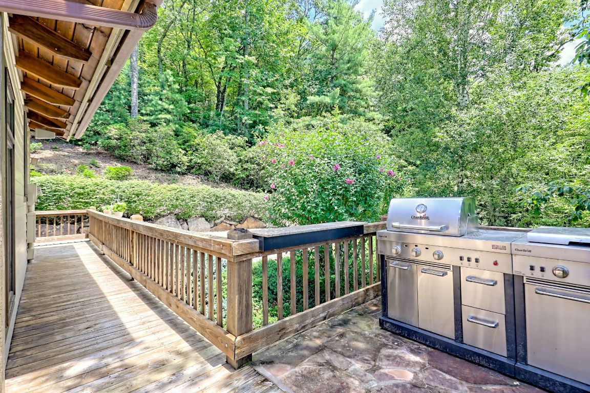 Scaly Mountain, North Carolina 28775, United States, 4 Bedrooms Bedrooms, ,4 BathroomsBathrooms,Residential,Active,172316