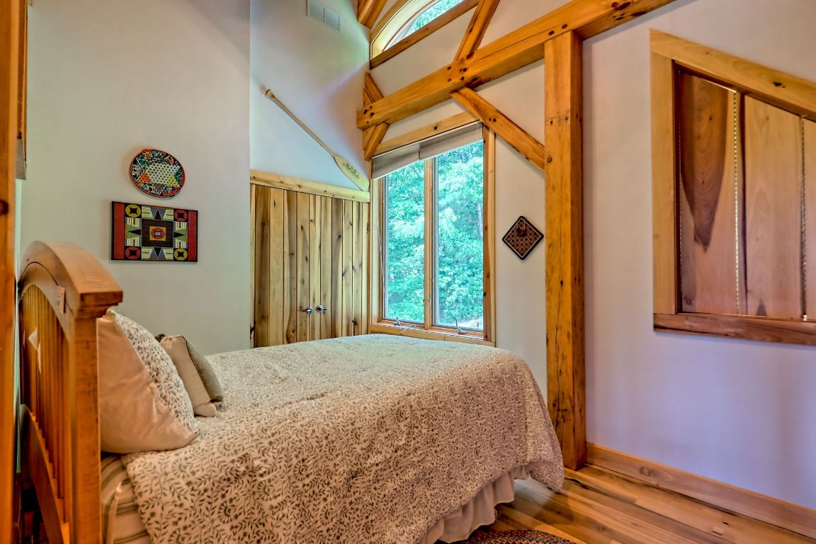 Scaly Mountain, North Carolina 28775, United States, 4 Bedrooms Bedrooms, ,4 BathroomsBathrooms,Residential,Active,172316